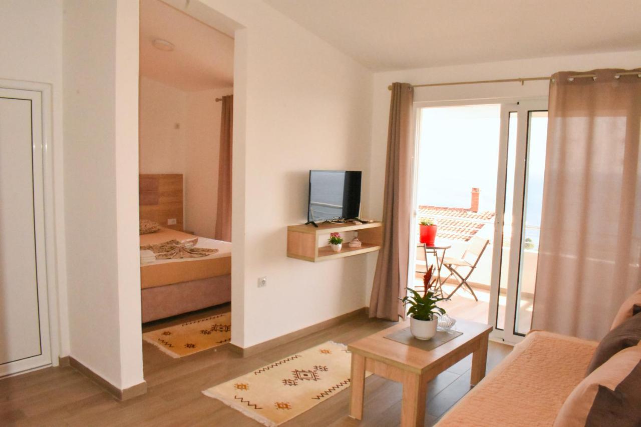 Studio Apartments Jupo ウルツィニ エクステリア 写真